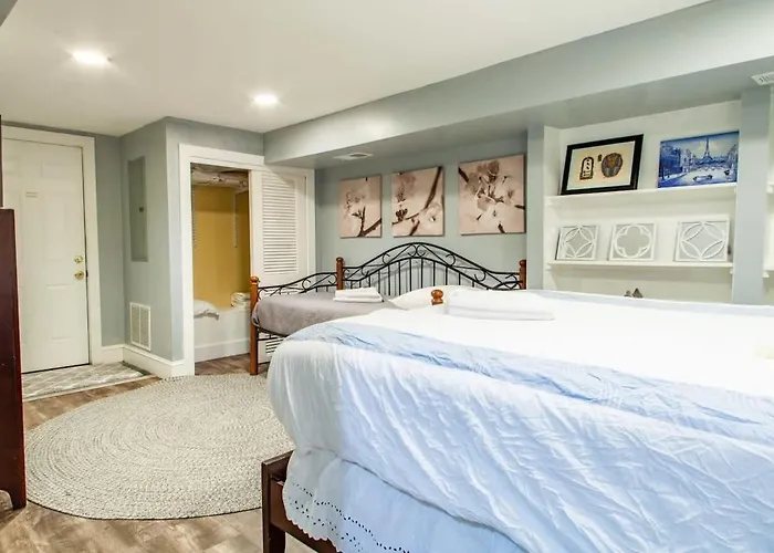 Delightful 1-Br Accommodations Nearby Metro