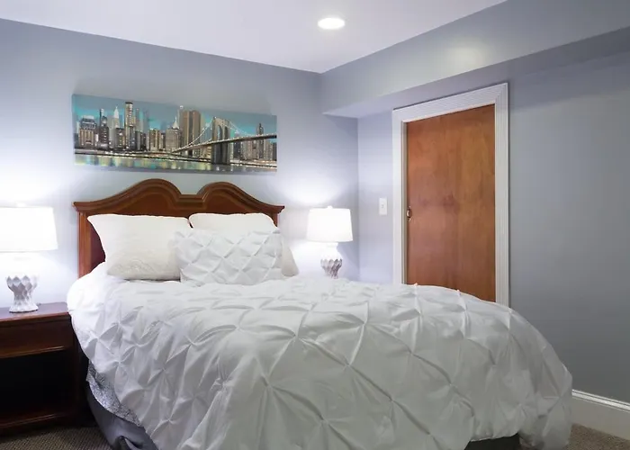 Delightful 1-Br Accommodations Nearby Metro